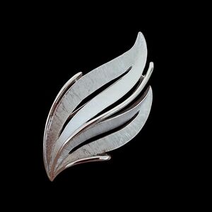 Trifari Vintage Brooch Pin leaf mid century modern silver  A0250 -Q6